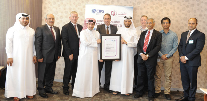 Qatargas officials receive the CIPS award.