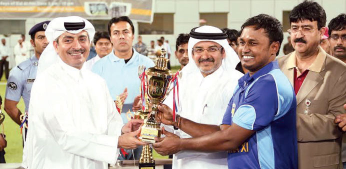 Col al-Muftah handing over the trophy to winners as al-Ahbabi and others look on. 