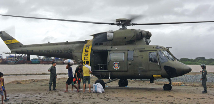 Members of the Philippine Air Force distribute relief goods to the residents after their town was battered by Typhoon Goni at Santa Ilocos Sur provinc