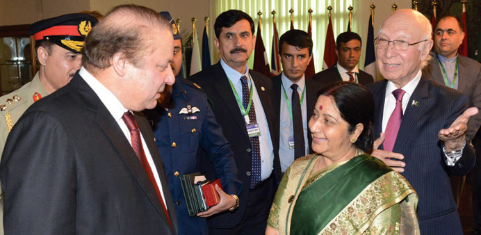 Pakistanu2019s Prime Minister Nawaz Sharif speaks with Indian Foreign Minister Sushma Swaraj as Pakistanu2019s National Security Advisor Sartaj Aziz looks on 