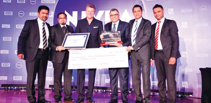  Officials at the award ceremony.