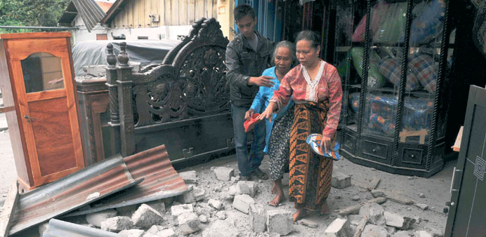 Residents leave their house after it was hit by a strong earthquake in Bener Meriah district in Central Aceh yesterday.