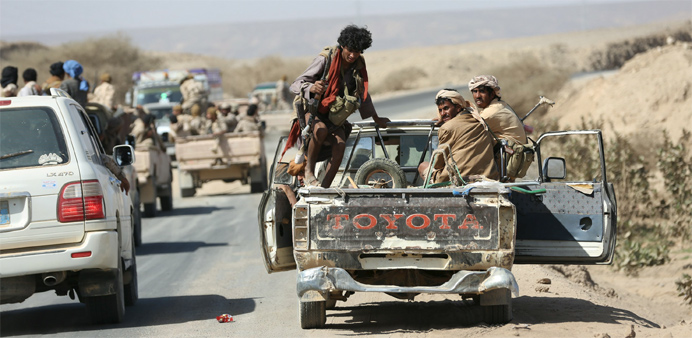 Tribal fighters loyal to Yemen's President Abd-Rabbu Mansour Hadi 