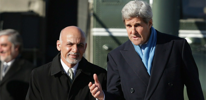 US Secretary of State John Kerry (R) and Afghanistan President Ashraf Ghani