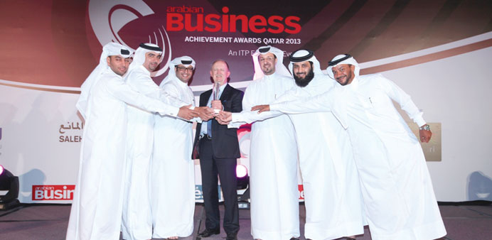 Steve Troop and the Barwa Bank executives with the award.