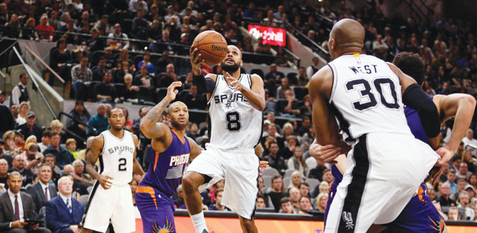 Action from San Antonio Spurs and Phoenix Suns match.