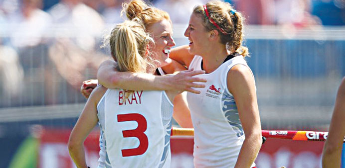 England prevailed 3-1 in the shoot-out against New Zealand to guarantee themselves a medal for the fifth Games in a row.