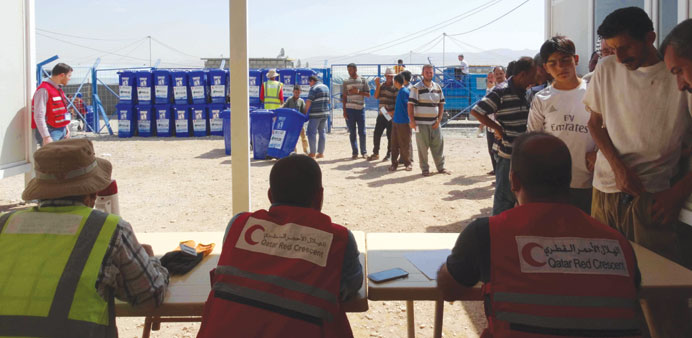  QRCS distributes aid at a relief centre.
