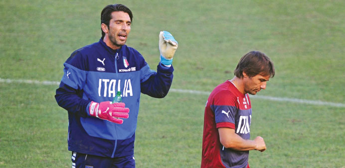 Italyu2019s head coach Antonio Conte with goalkeeper Gianluigi Buffon (left) during a training session in Coverciano, Italy. (EPA)