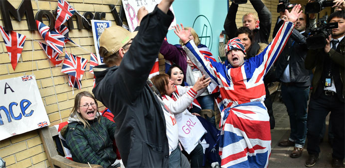 Royal fans celebrate outside the Lindo wing at St Mary's hospital in central London