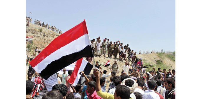 A group of people pledging support to President Abd-Rabbu Mansour Hadi  in Taiz, Yemen.