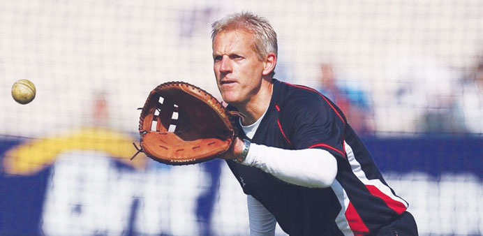 Peter Moores has confirmed that he would be interested in England coaching job.