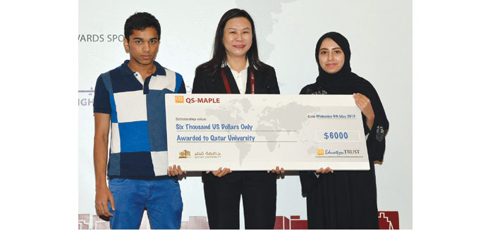Mandy Mok and QU students Nihal Abdulrahiman  and Esraa el Din with the award.