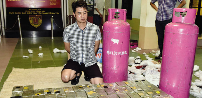 Trafficker Nguyen Quoc Hung with the heroin.