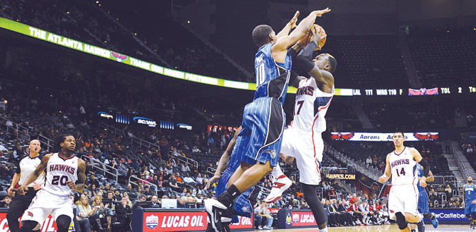 Atlanta Hawks guard Dennis Schroeder's (right) drive to the basket is challenged by Orlando Magic's Ronnie Price during their NBA game. (EPA)