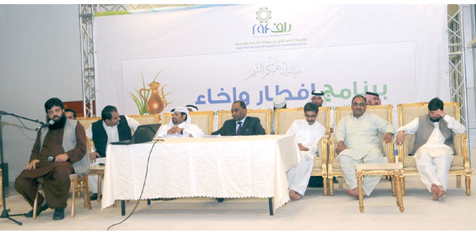 Allama Hafiz Ibtisam Elahi Zaheer gives a religious sermon at the Grand Iftar.
