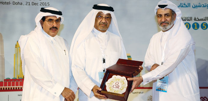 Abdulla Saleh al-Raisi receiving the award at the ceremony.