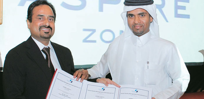 Sudhir Pandra  Velosi presenting the certificate to  Abdulaziz al-Mahmoud.
